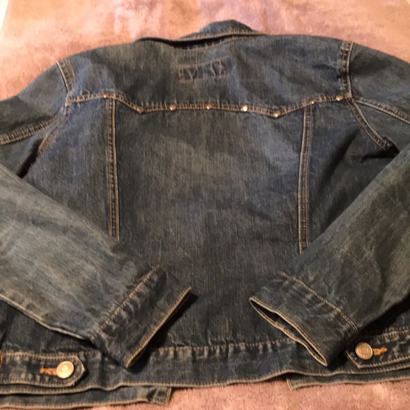 Old Navy woman’s jean jacket. Size Medium. - Picture 3 of 8